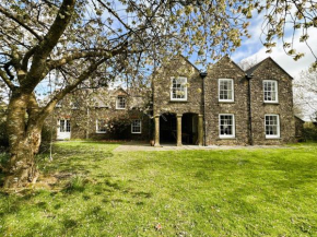 Middlelands - A stunning country house with beautiful gardens in rural Pembrokeshire yet close to coast
